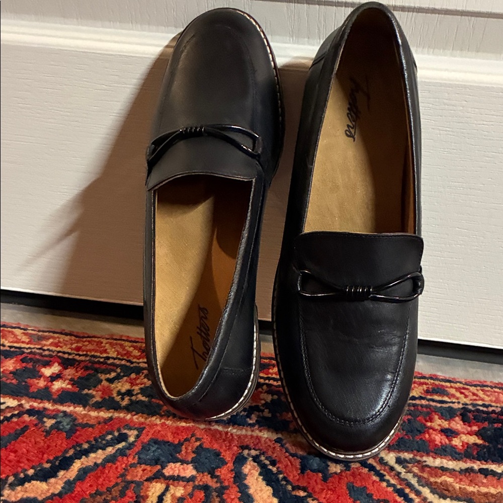 Trotters Black Leather Flats